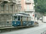 Opicina Tram Triest.Wagen 405 hat sich gerade am unteren Teil der Standseilstrecke,an der Piazza Scorcola,ber eine Parallelweiche vor den Standseilwagen(Carri scudo)gesetzt.Am oberen Teil der 799 m langen Standseilstrecke,wo sich auch das Maschinenhaus befindet,passiert das gleiche mit der talwrts fahrenden Tram.03.06.08