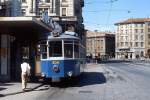Tw 404 der Trenovia di Opicina im Sommer 1981 an der Endhaltestelle Piazza Oberdan in der Triester Innenstadt