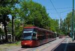 Tw.17 als Linie T2 auf der Fahrt ins Industriegebiet Marghera in der Via Mariuccia Lavelli. (26.04.2023)