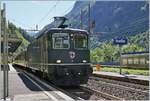 Leider ist nicht nur der Mittelbahnsteig in Iselle ziemlich kurz, sondern auch der Hausbahnsteig genügte längenmässig dem fünfteiligen IR gerade noch so; folglich blieb kaum Platz die ohnehin im Gegenlicht stehende Re 4/4 II 11161 hier bildlich festzuhalten.

Der IR 3220 kurz vor der Abfahrt nach Brig, wobei der Laustsprecher den Zug als  treno locale  anpries. 

19. August 2020