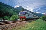 FS E 652 004 mit Regionalzug in Richtung Bozen (zwischen Gossensaß und Südportal des Aster Tunnels, 23.07.1999); digitalisiertes Dia.