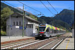 Ein Flirt der FS auf dem Weg nach Meran hält hier am 17.9.2025 im Südtiroler Bahnhof Freienfeld.