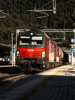 �BB 1293 001 und �BB 1293 076 durchfahren am 23.05.2026 mit einen gemischten G�terzug den Bahnhof Ugovizza-Valbruna in Richtung S�den.