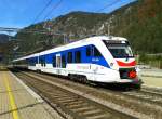 ETR 563 004-2 als R 21002 (Trieste Centale - Goricia Centrale - Udine - Tarvisio Boscoverde) am 25.10.2015 beim Halt in Ugovizza-Valbruna.
