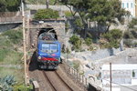 Ferrovia Ligure,noch gibt es,wie hier bei Cervo,die Küstenstrecke.Aber auch sie wird bald verschwinden und in das Landesinnere verlegt.Dann wird es ein Velo und Wanderweg sein.Am 01.11.16 soll