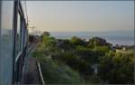 <U>Capo Vaticano.</U>

Fast immer bleibt das Meer in Sichtweite. Hier ist der steile Felsen, der fast 700 Meter ins Meer herabstürzt bereits im Tunnel durchquert, man steuert das Städtchen Nicotera an. Im August 2013.