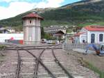 Vinschgerbahn,Der bekannte Wendestern(Gleisfnfeck,anstelle einer Drehscheibe)ein Relikt aus der Dampflokzeit und jetzt nicht mehr berwuchert,mit dem alten Wasserturm.Rechts der zweistndige Lokschuppen der auch restauriert wurde.Mals 04.05.05