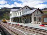 Vinschgerbahn,Der Malser Bahnhof einen Tag vor der Erffnung.   berall wird noch  gewerkelt  Innen fehlen noch die Einrichtungen.Wie es vorher ausgesehen hat,sieht man bei Italien/Sonstiges.Mals 04.05.05