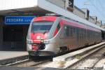 Privater Nahverkehr in Italen: Der  Lupetto  der Ferrovia Adriatico Sangritana am 11.05.09 in Pescara (Ale 501 702 + Le 220 702 + ALe 502 702) wird von der Bahngesellschaft als ETR S03-2 bezeichnet.