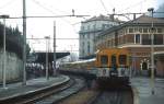 Direkt am Comer See liegt der Endbahnho Como der Ferrovie Nord Milano, hier ein Zug mit dem führenden motorisierten Steuerwagen E.800-09 (März 1993)