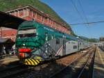 TRENORD-Triebzug der Baureihe EB 711 hat am 16.05.2015 als Regionalzug von Milano Nord Bovisa kommend sein Ziel am Lago Maggiore, den Kopfbahnhof von Laveno-Mombello Nord erreicht.