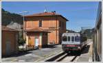 Im Regionalzug von Milano nach Lecce. 3.Tag (07.04.2011)
Die FS Strecke zwischen L`Aquila und Sulmone wird von Triebwagen der Ferrovia Centrale Umbra bedient. Die Strecke erreicht knapp 1000m und in Marmore kreuzt uns der ALn 776 074 FC.