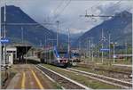 Nachdem ich gestern lauter schwarze Loks zeigte, wird es heute bunter: Nachdem ein von Novara kommender ALe 501 ME  Minutteo  in Domodossola eingtroffen ist, kann der Gegenzug, auch ein  Minuetto , seine Fahrt nach Novara aufnehmen. 
Domodossola, den 18. Sept. 2017