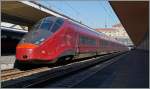 Ein NTV  Italo  ETR 575 AGV im Bahnhof von Torino Porta Nuova.