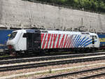 Rail Traction Company EU43-007 vor einem Güterzug wartet auf die Ausfahrt Richtung Verona. Aufgenommen in Brenner/Brennero am 23.08.2021