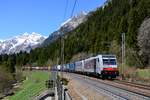 Bald darauf kamen 186 284 und 290 mit einem KLV-Zug den Brennerpass hinuntergefahren.