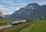 The EU43.002 of RTC, in multiple command with another EU43, hauls a freight train from Germany to Verona Quadrante Europa, here in transit after the station of Salorno.