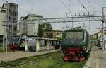 E 464.288 und eine weitere E 464 der Trenord am 02.05.2019 im Bahnhof Milano Porta Genova, Ausgangspunkt der Regionalzüge nach Mortara und Alessandria