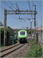 Ein Trenord Rock Triebzug hat Varese Nord (ex FMN) verlassen und ist nun auf dem Weg nach Milano.