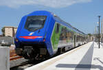 Zweikrafttriebzug steht in Syracusa f�r den R12916 nach Gela um 11.11 Uhr bereit. Syracusa, 29.4.2026
