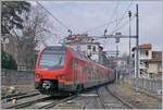 Mit dem FS Trenitalia BTR 813 (Flirt 3) durchs Aostatal: In Ivrea hat der FS Trenitalia BTR 813 005 das Aostatal noch nicht ganz erreicht, wohl aber das Ende der elektrifizierten Strecke.