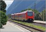 Durch die baubedingte Betriebseinstellung der Strecke Ivrea -Aosta sind auch die erst von wenigen Jahren begonnen Einsätze der FS BTR 803 (Flirt 3) geschichte: Der FS Treniatlia BTR 813 001 erreicht bei gedämpftem Gegenlicht als RV VdA 2725 von Torino nach Aosta den Bahnhof von Verres. 

17. September 2023