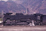 An der westlichen Chûô-Linie aufs Hochplateau von Matsumoto hinauf. Am 14.April 1973 war der Güterverkehr auf dieser Linie noch in der Hand von Dampflokomotiven, noch für wenige Wochen bis zur Aufnahme des elektrischen Betriebs. Hier wartet D51 698 in Agematsu. 