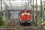 Der Gedenkzug zum 100-jährigen Bestehen der Uchibō-Linie mit die Diesellok DE10-1704, am 11.06.2022, Goi Bahnhof.