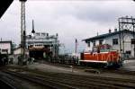 DE10 1571 holt am 20.September 1984 in Hakodate (Nordinsel Hokkaido) einen Güterzug aus dem Fährschiff. Das Fährschiff hat rund 4 Stunden für die Ueberfahrt von Aomori gebraucht; am 13.März 1988 wurde mit der Eröffnung des 53.85 km langen Eisenbahntunnels unter dem Meer der Fährbetrieb eingestellt. HAKODATE HAFEN