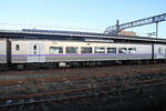 Wagen KIHA 260-1213 ohne Führerstand, gepaart mit KIHA 261-1213 mit Führerstand, aus einem Zug der Verbindung von Hakodate nach Sapporo. Higashi Muroran, 26.Oktober 2022 