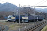 Die E-Lok Baureihe EF63 (rechts das foto), die als Hilfslokomotiven für den Usui-Pass gebaut wurde, und die Baureihe 189 (links das foto), Die Elektrotriebzüge für Schnellzüge zur Kopplung mit der Lokomotive, im 05.03.2023, Usui-Tōge Tetsudō Bunka Mura (Usui Pass Railway Heritage Park)