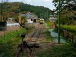 Serie 115 - die Bahn am heiligen Berg Yahikosan: Endstation Yahiko mit dem Zweiwagenzug KUMOHA 115-501 + KUMOHA 114-501 (motorisierte Wagen mit Führerstand).