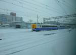 Intercity Serie 481/485 Zweistromzüge: Ein Zug der Serie 481/485-3000 wartet in Aomori auf seinen Einsatz nach Hokkaidô, 12.Februar 2013.  