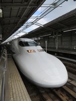Shinkansen 471 bereit zur Abfahrt in Richtung Osaka am 11.4.2015