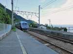 Serie 787: Im äussersten Süden Japans durchfährt ein 4-Wagen-Intercity von Kagoshima nach Miyazaki die erdrutsch-gefährdete Station Ryûgamizu.