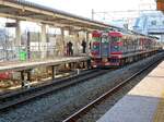 Die Shinano Bahn: Die alten Triebz�ge der Serie 115 der einstigen Staatsbahn (Baujahre 1977-1981), welche die JR zwischen 1997 und 2015 an die Shinano Bahn verkaufte.