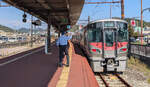 Elektrotriebzug R27 (568) des JR City Network Okayama am Bahnhof Uno am 27.