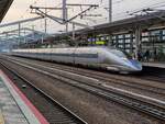 JR West JR 500 Kodama, V4, abfahrbereit im Bahnhof Shin-Himeji am 25.