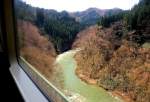 Akita Nairiku Bahn, Mittelteil: Im Schluchtengebiet zwischen Hitachinai und Oku Ani nach der Schneeschmelze.