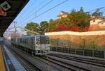 Die Ibara-Bahn kommt zu den Stosszeiten von ihrem Tal her über die JR-Strecke bis in die Stadt Fukuyama.