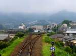 Matsu-ura-Bahn: Triebwagen 604 wartet in der Station Kita Sasebo (Sasebo Nord).