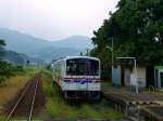 Matsuura-Bahn - der Einzeltriebwagen 401 von 1998. Kusuku, 26.Juli 2013. 