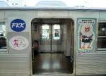 Fukushima Verkehrsbetriebe: Einstieg in den ehemaligen Tokyo-S-Bahnwagen 7202.