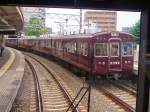 Der Hankyû-Konzern - die Züge der 1960er Jahre: Zug 3318 mit Endwagen 3392 (7-Wagenzug) wartet in der Station Toyotsu auf der Stichlinie nach Kita Senri.