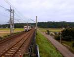 Triebwagen Nr. 9 hat die Berge durchquert und kommt nun heraus in die Ebene am Japanischen Meer. Kubiki, 16.Oktober 2011.