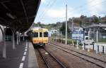 Iyo-Bahn, Takahama-Linie. Diese 9,4 km lange Linie, die schon 1888 eröffnet wurde, stellt die Hauptverbindung zum Passagierhafen von Matsuyama in Takahama dar. Im Bild wartet Zug 714-764 in der kleinen ländlichen Endstation Takahama, 8. April 2008. 