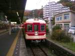 Grunddaten zur Kbe-Bahn (Kbe Dentetsu,  Elektrische Bahn von Kbe ): Diese heute mit den Hanky- und Hanshin-Konzernen verflochtene Bahn (1067mm-Spur) betreibt insgesamt 70 km Strecken im Hinterland