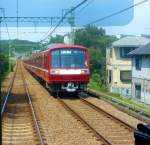 Die Fahrzeuge des Keihin Kyk-Konzerns, Serie 2000: 1982 bis 1987 gebaut fr Reisen ber weitere Distanzen, umlegbare bequeme Quersitze.