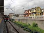 Zweiglinien des Keikyû-Konzerns - die Daishi-Linie: Zug 1505 (Wagen 1505-1508) an der Endstation der Daishi-Linie in Kojima Shinden, 24.Oktober 2011.  