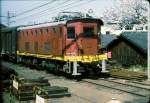 Kintetsu-Konzern, 1067mm-Spurstrecken - Lokomotiven E51/52: Diese beiden Loks (Achsfolge B-B) wurden 1929 für Güterzüge ins Yoshino-Gebirge südöstlich von Osaka gebaut. Nr. 52 wurde 1975 abgebrochen, Nr. 51 blieb bis zum Ende des Güterverkehrs auf den Kintetsu-Linien 1981 im Bestand. Aufnahme von Lok 51 in Yoshinoguchi zur Kirschblütenzeit, 3.April 1977. 